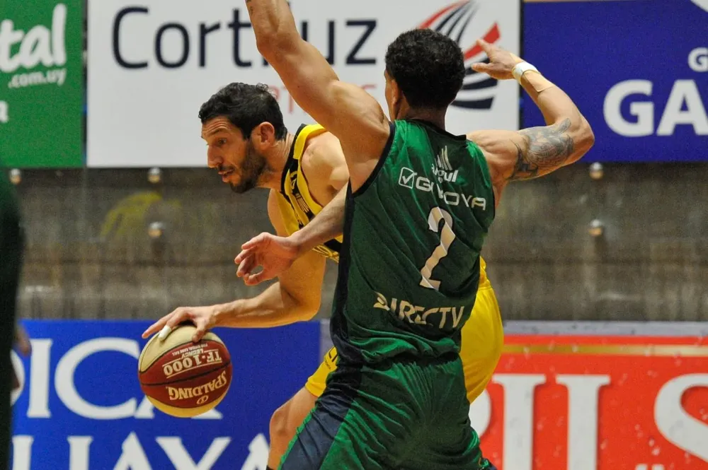 El Tito Borsellino maniobra ante Marcus Elliott