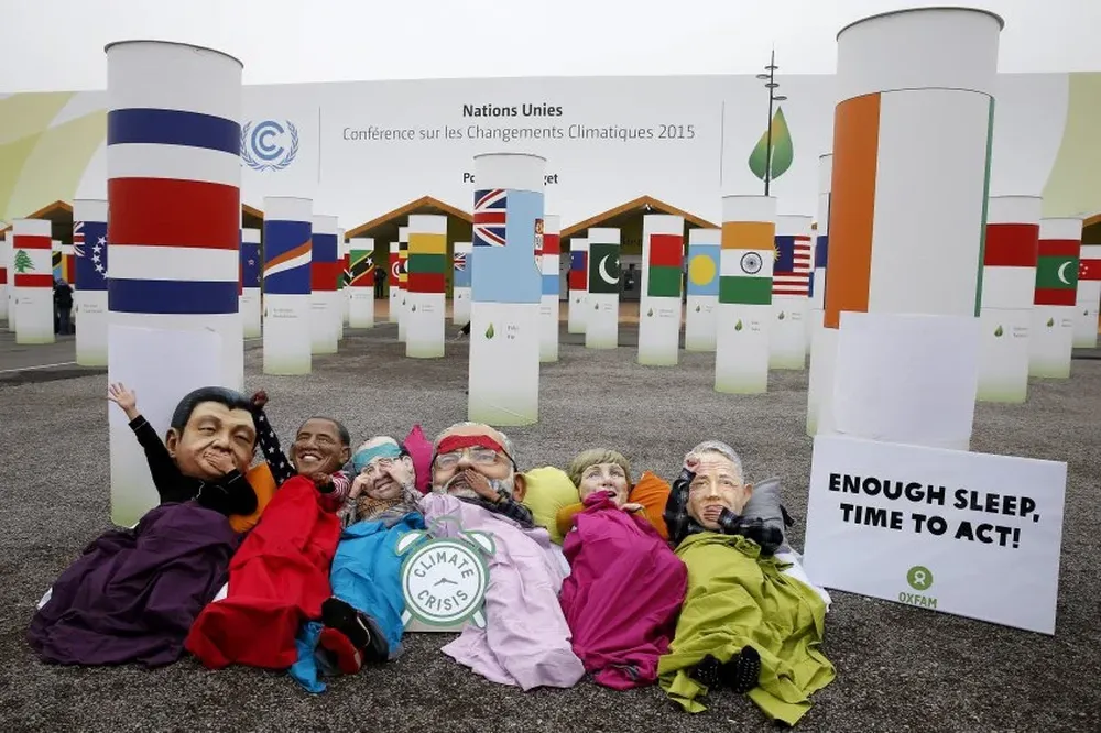 Intervención de la organización internacional Oxfam mientras se desarrollaba la Cumbre en París