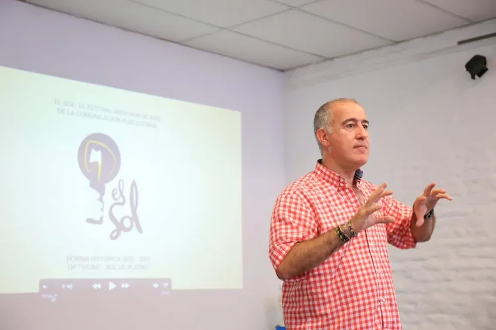 Jordi Palomar durante la presentación de El Sol 2016 en el Circulo Uruguayo de la Publicidad