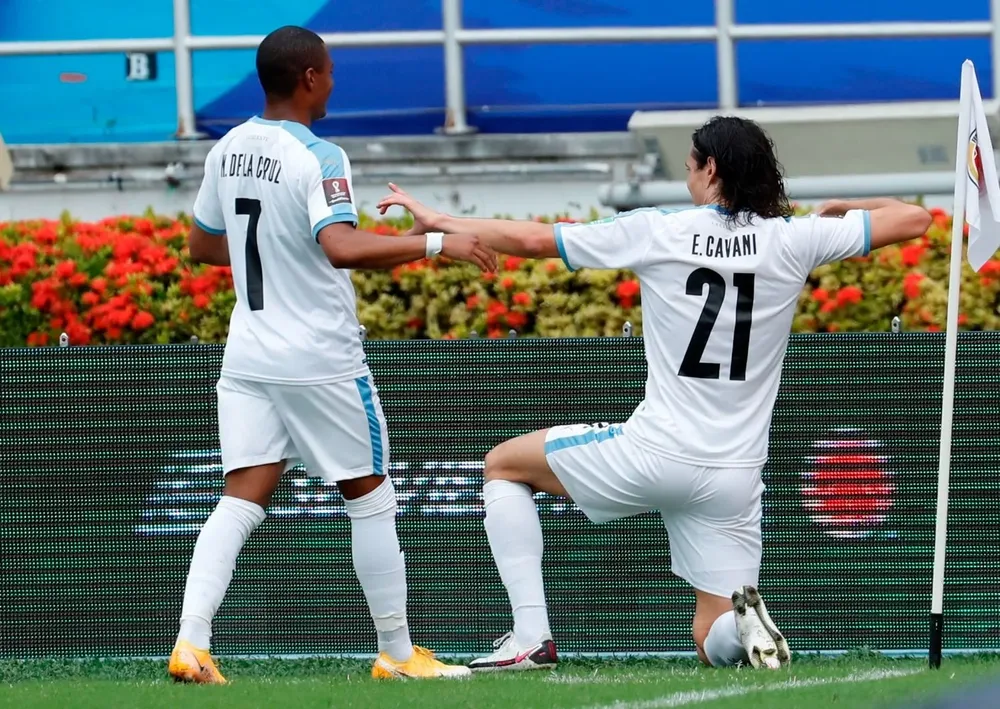 Nicolás De la Cruz y Edinson Cavani pueden ser compañeros en Inglaterra