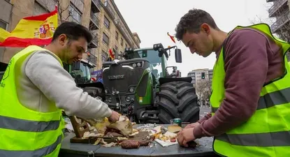 Pausa para el almuerzo durante una tractorada