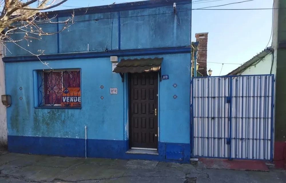 Ubicado en Baltasar Brum entre 18 de Julio y Massini.