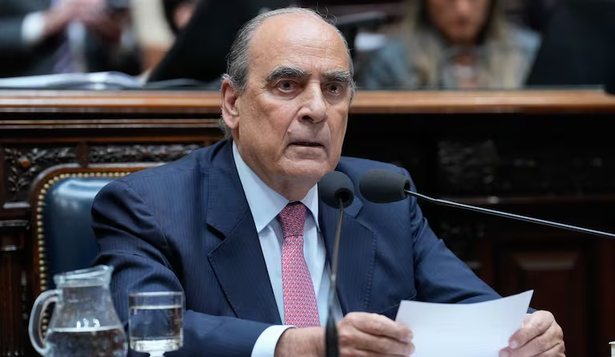 Guillermo Francos desmintió la versión de Adorni, quien justificó la suspensión de medidas para evitar acusaciones de electoralismo.&nbsp;