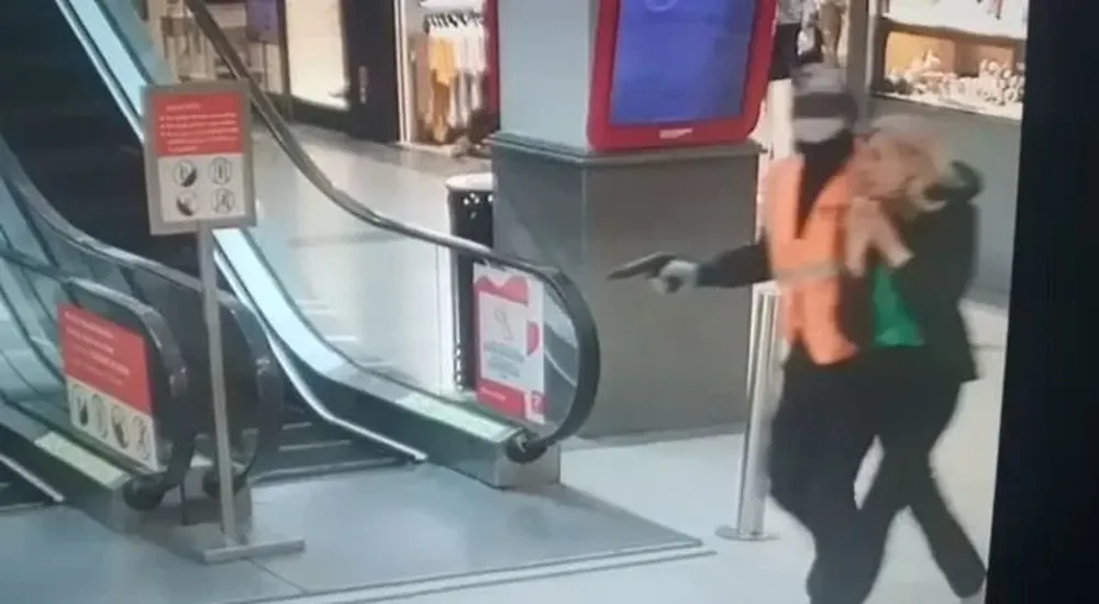 Asaltantes roban joyería en Portones Shopping