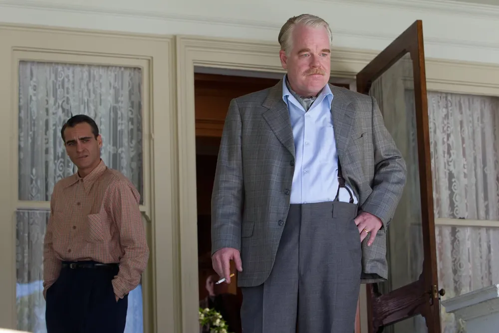 Joaquin Phoenix y Philip Seymour Hoffman en The master
