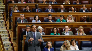 Pedro Sánchez junto a Yolanda Díaz en el Congreso