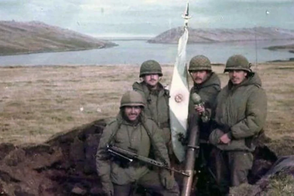 Soldados argentinos en las islas Malvinas, durante la guerra de 1982.