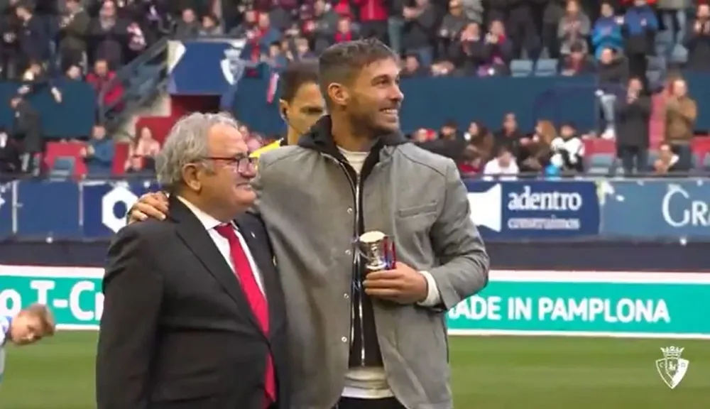 Homenaje a Xisco en Osasuna