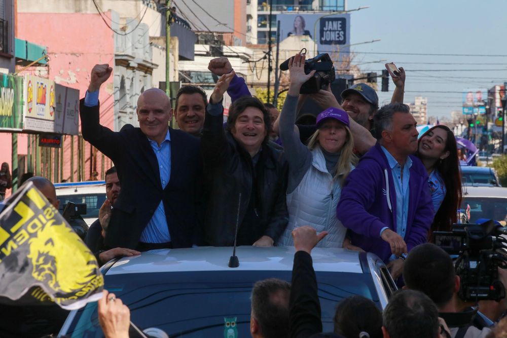 Milei caravana Lomas de Zamora