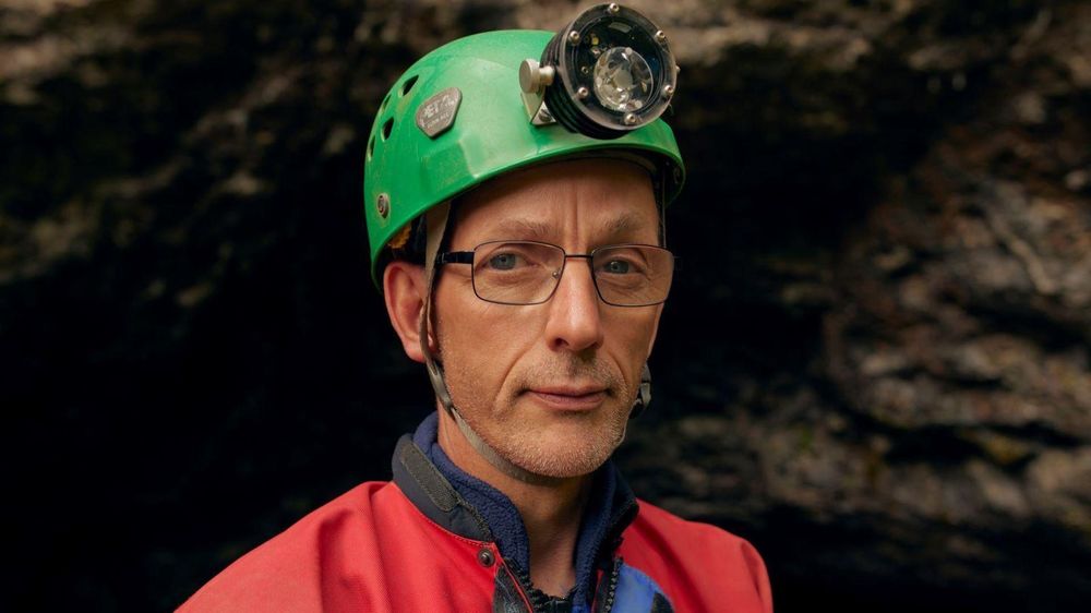 El espeleólogo Phil Short pasó mil horas bajo tierra mientras exploraba la cueva J2 en México.