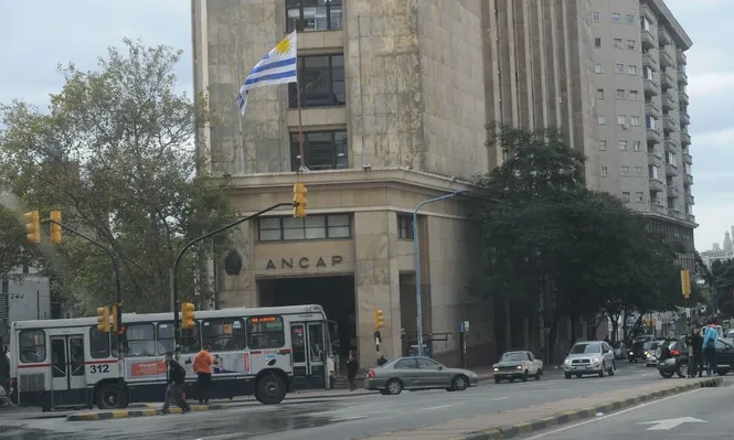 Ancap dará canasta de $ 1.200 para compra de útiles escolares para hijos de funcionarios