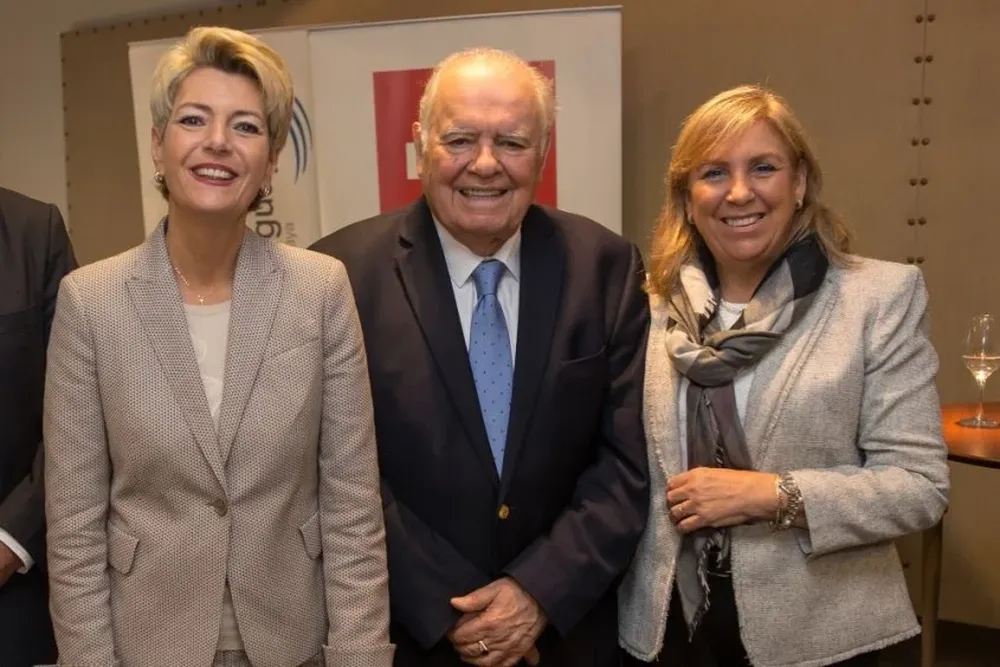 Karin Keller-Sutter, Enrique V. Iglesias y Graciela Reybaud