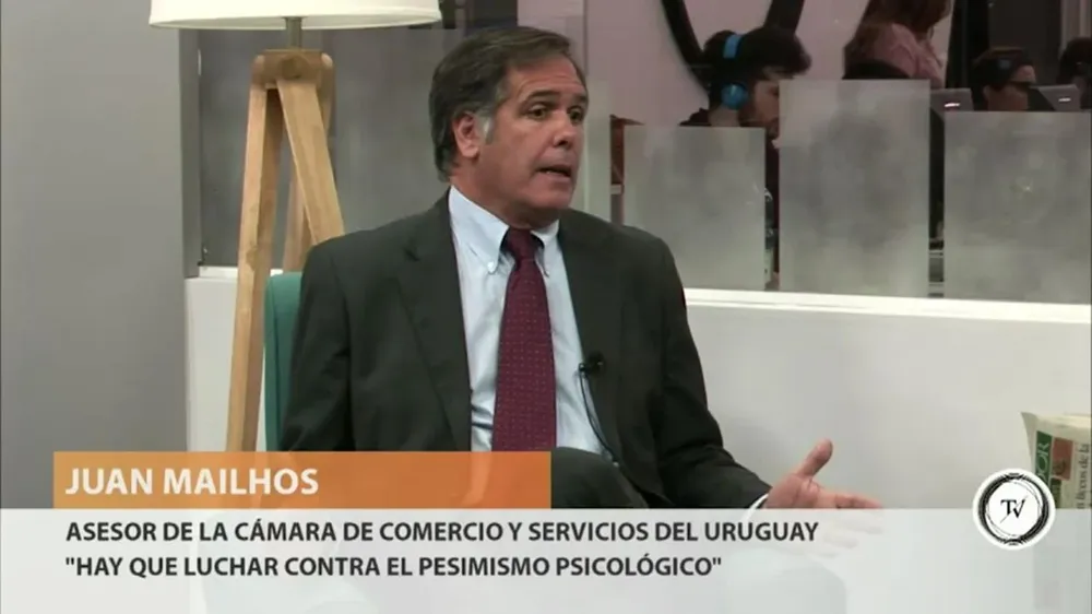 El asesor de la Cámara de Comercio y Servicios, Juan Mailhos, señaló que en ese sector también visualizan pérdidas de empleo. Sobre todo, de empleos que se deberían crear en los próximos meses y que no se crearán.En ese sentido, advirtió que es importante no ser tan exigente en la negociación salarial y en vez de buscar crecimiento del salario real perseguir el objetivo de mantener lo que se tiene.Por otra parte, Mailhos señaló que los empresarios nucleados en la cámara sienten que mantienen una diferencia en la percepción de la realidad con los sindicatos.