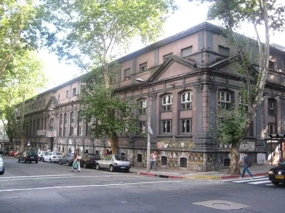 Fachada de la Facultad de Psicología