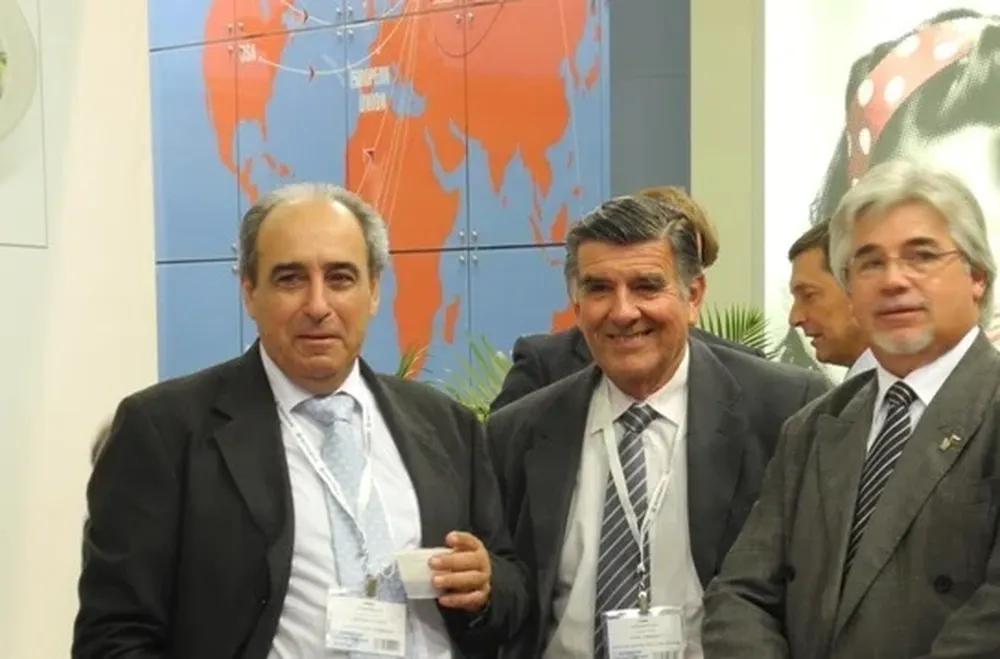 Fratti, Muzio y Aguerre en el stand de Uruguay en la Prodexpo