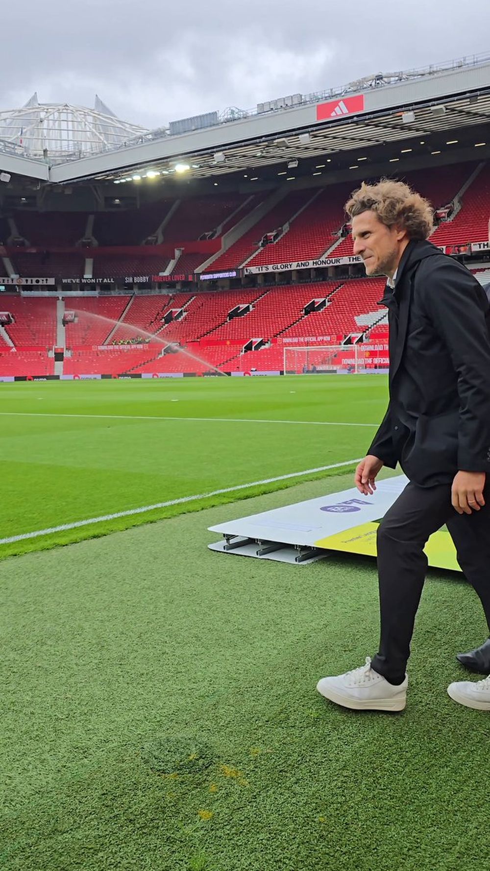 Diego Forlán volvió a Old Trafford, el estadio de Manchester United