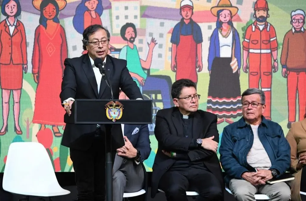 Al cumplir un año de mandato, unos de los logros de Gustavo Petro es la iniciativa de Paz Total
