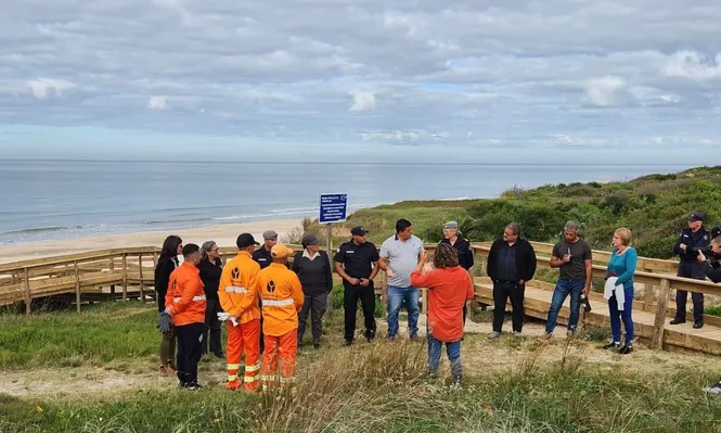 inauguración de bajada accesible en La Floresta
