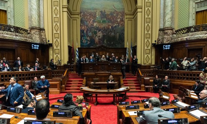 La Asamblea General votó la clausura de la legislatura.