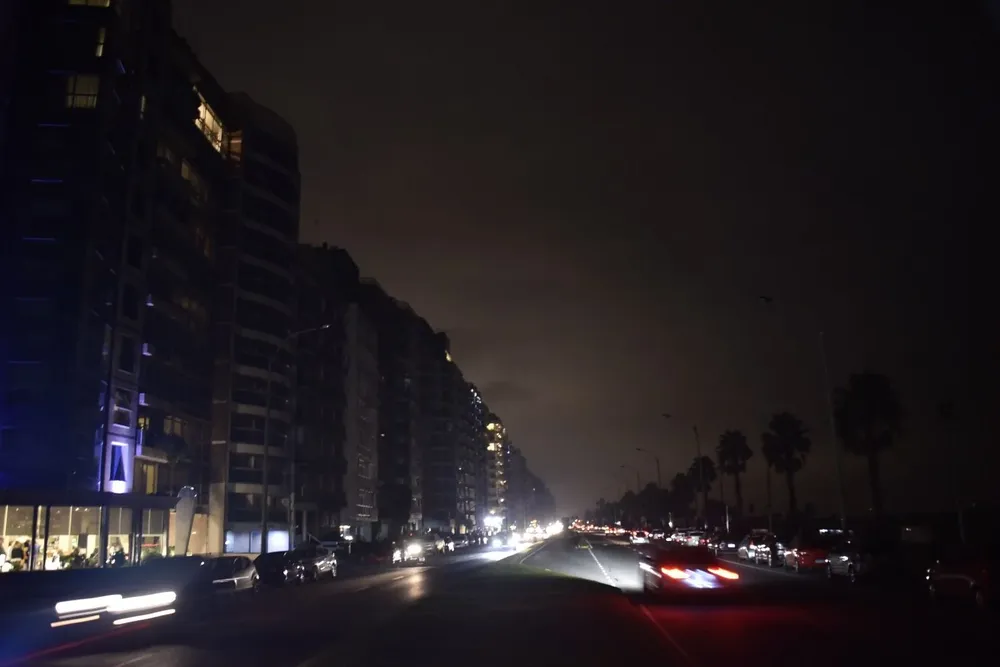 Foto de archivo. El apagón masivo ocurrió luego de las 20 horas de este martes, y afectó a 63 mil clientes
