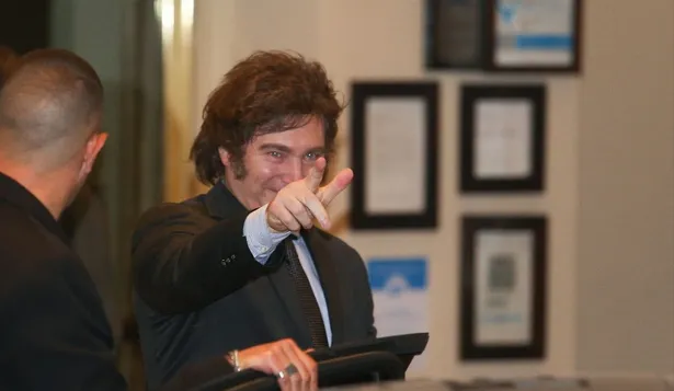 Javier Milei al salir del Hotel Libertad