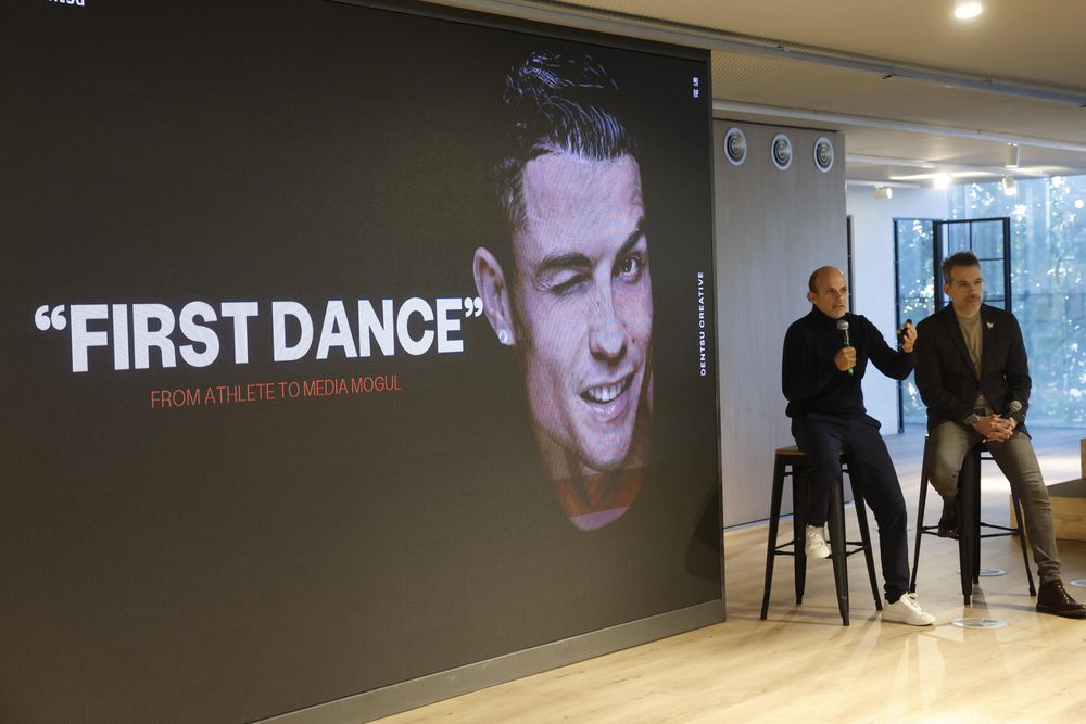 El CEO de Dentsu Crative Tomás Froes, y Javier Goméz, director de contenido de Dentsu Creative, en la presentación del canal de Youtube de Cristiano Ronaldo. EFE