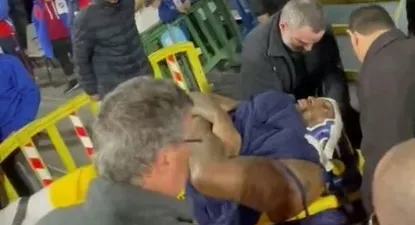 Así retiraron a Frank Hassell del Palacio Peñarol