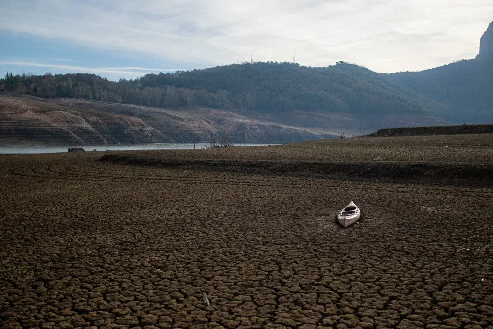 Vista del pantano de Sau, a 22 de enero de 2024, en Barcelona, Catalunya (España). Los embalses de las cuencas internas en Catalunya están a punto de llegar al límite del 16% de media.