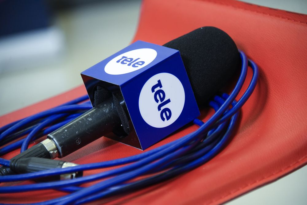 20240630 Microfono, canal 12, la tele, periodista, cobertura periodistica, elecciones internas 2024. IG.jpg