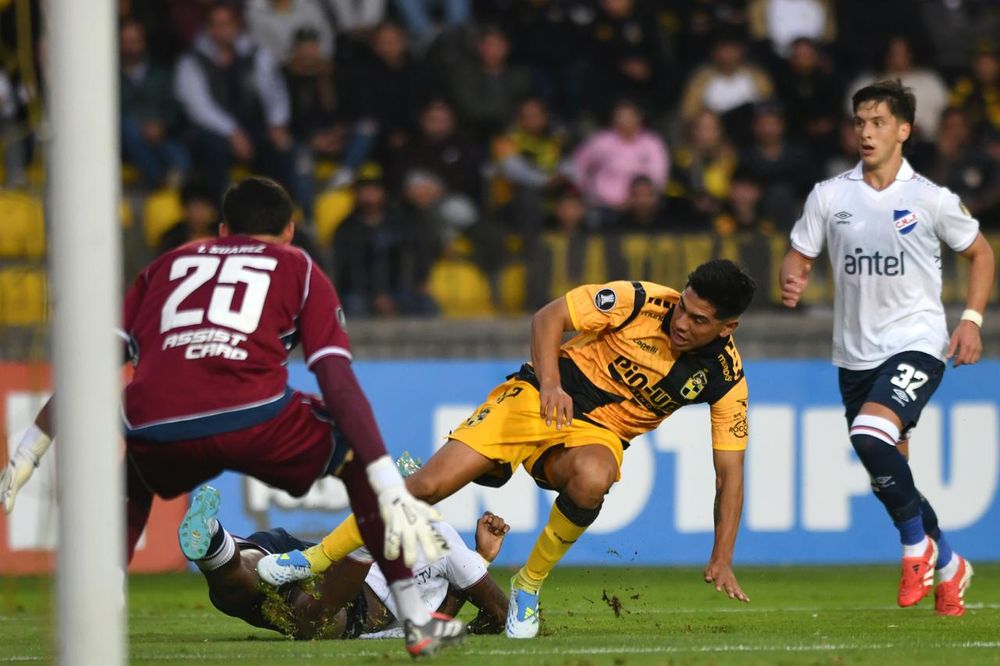 Un error de Ignacio Suárez al final, le dio el empate a Coquimbo Unido ante Nacional por Copa Libertadores