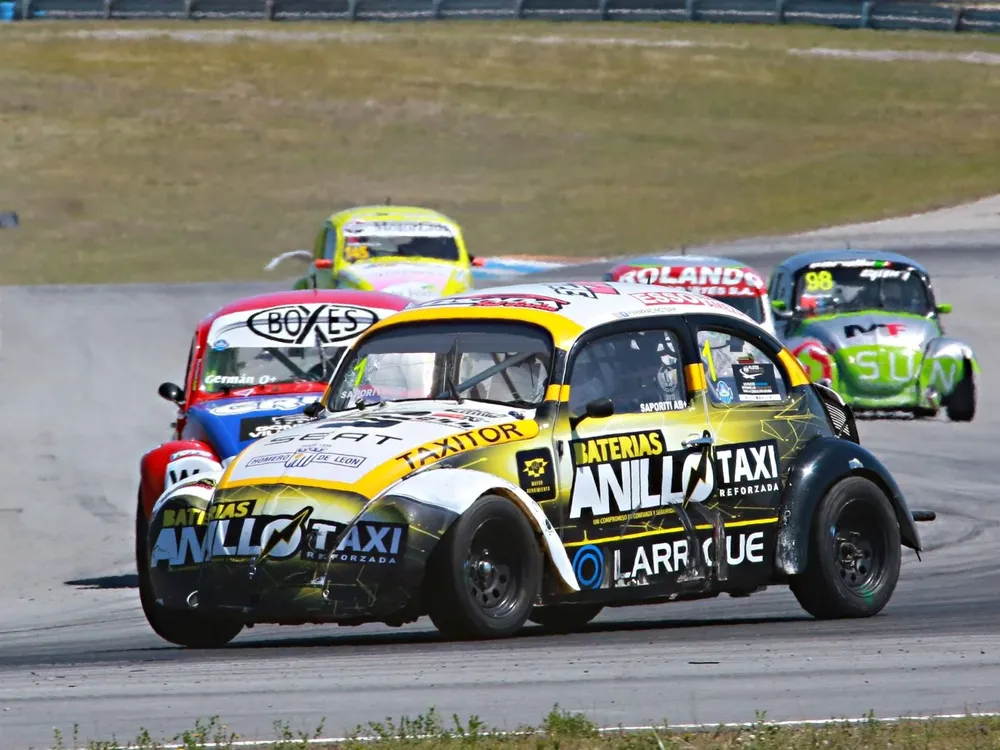 La remó desde el fondo. Matías Saporitti logró el bi-campeonato