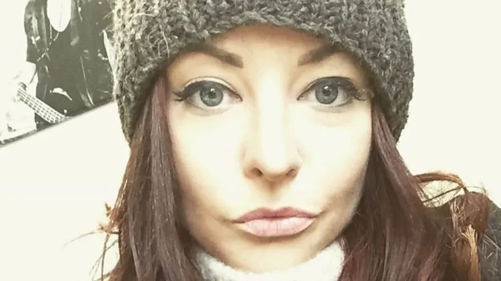 Liane se describe a sí misma como fea y repugnante.