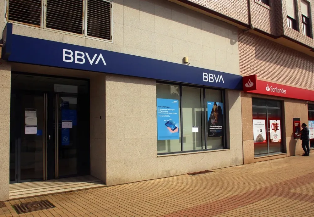 BBVA y Santander, afectados por la caída de los mercados por el efecto Trump.
