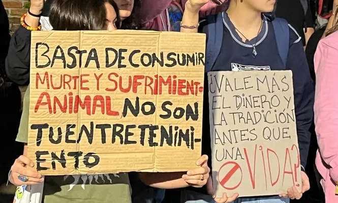 Protestas en el acceso a la Rural del Prado.