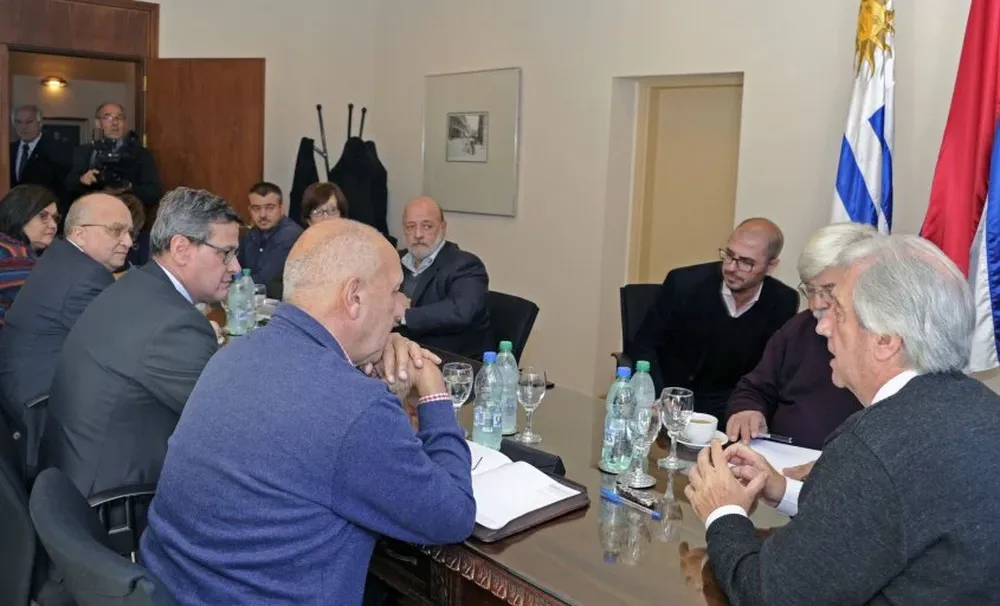 El presidente Vázquez con el equipo que formó el martes para abordar asuntos de seguridad