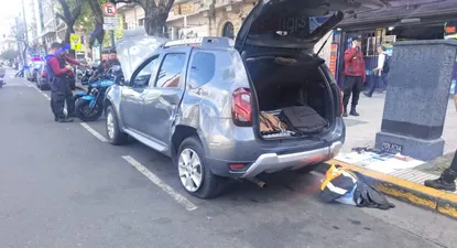 La camioneta en la que intentaron escapar los delincuentes