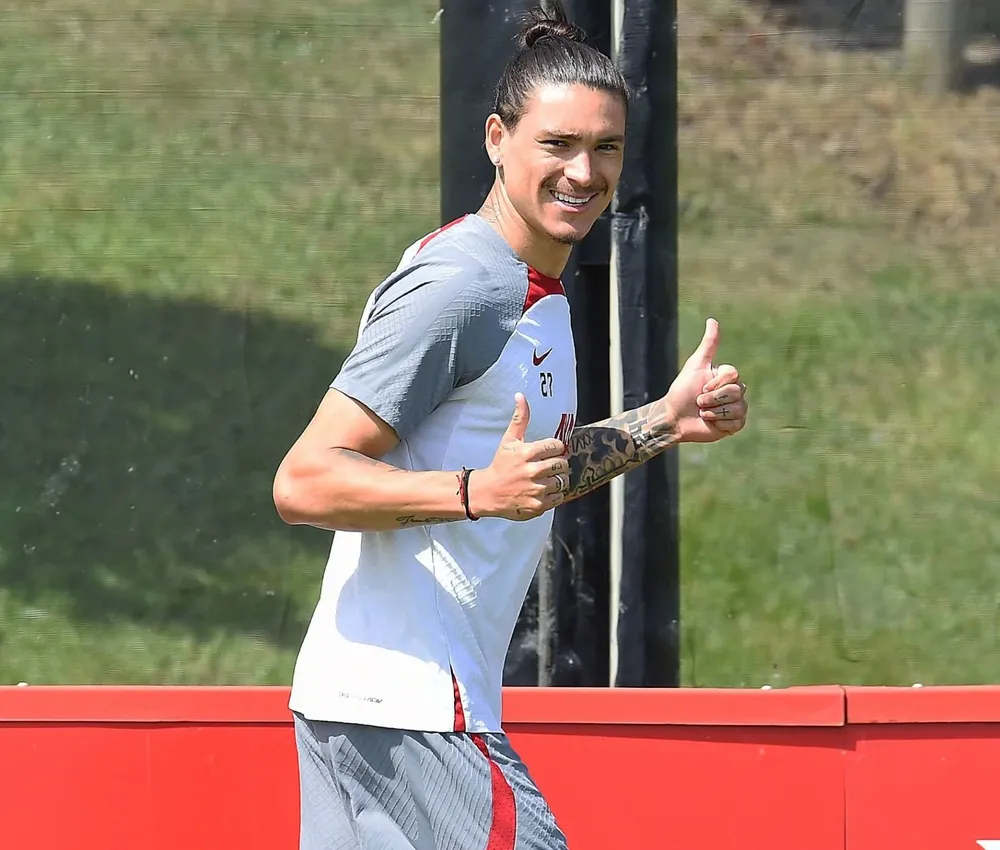 Darwin Núñez volvió a entrenar este martes