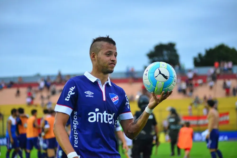 El Diente muestra su trofeo