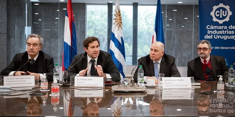 Reunión entre el BCU y los industriales