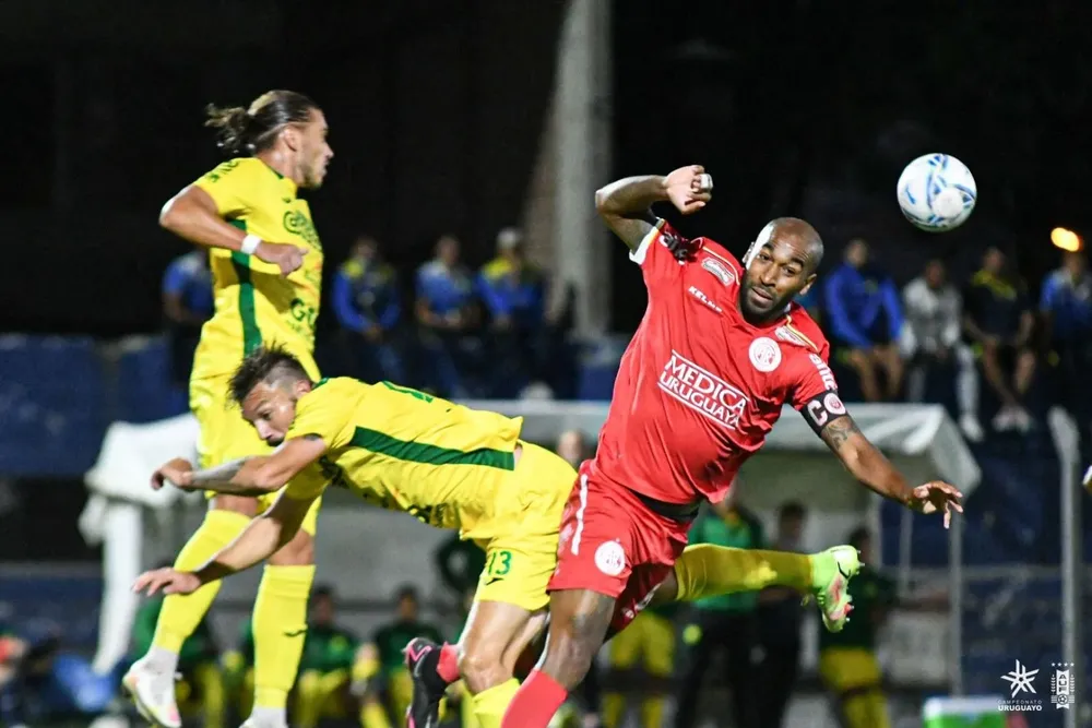 Clásico entre Cerrito y Rentistas jugado en el Parque Palermo