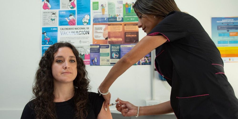 vacuna contra el dengue