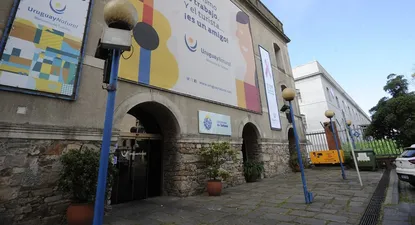 Fachada del Ministerio de Turismo