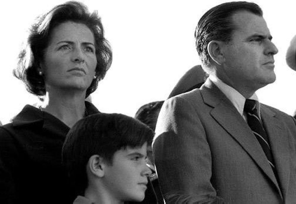 Josefina Herrán junto a su familia