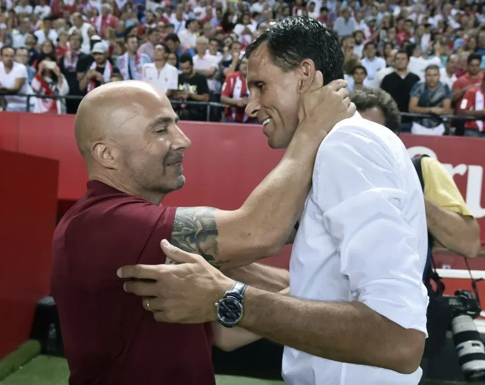 Sampaoli y Poyet a pura risa antes del inicio del partido