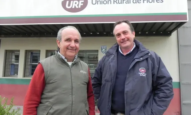 Francisco Albisu y Álvaro Núñez delante de la sede de la URF
