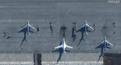 Una imagen satelital muestra bombarderos estratégicos en la base aérea rusa de Engels, en la región de Saratov, que fue atacada el pasado lunes por drones ucranianos