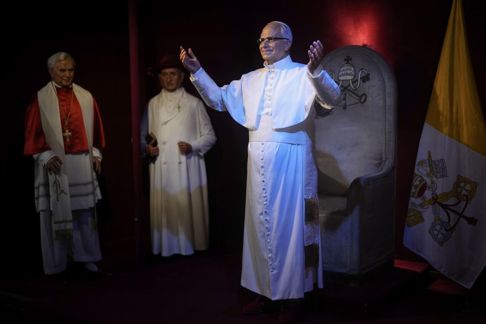 La figura del papa León XIV en el Museo de Cera de Madrid. EFE.