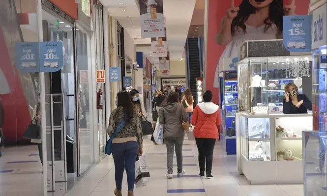 Cómo consultar gratis si estoy en el clearing de informes: la herramienta online que se habilitó hasta el próximo lunes. Foto archivo de Shopping en Uruguay