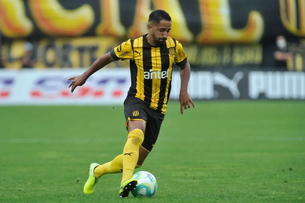 Juan Acosta se está ganando con mucho trabajo un nuevo contrato en Peñarol en base a rendimientos