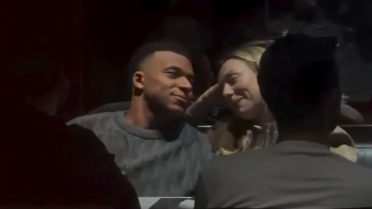Mbappé en el foco de la polémica en Madrid a días del clásico por una escapada romántica con Ester Expósito, expareja de un reconocido actor uruguayo con quien visitó la Fortaleza del Cerro
